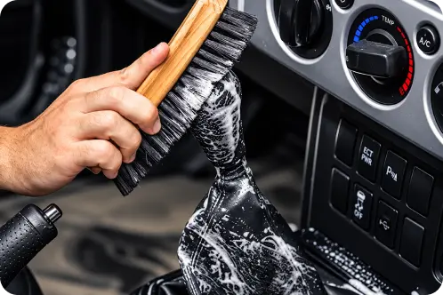 Chăm sóc nội thất và đánh bóng ngoại thất Mercedes-Benz